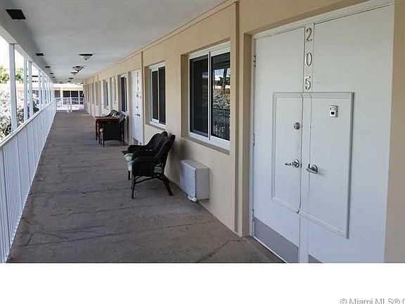 3rd image of 2815 NE 33rd Ave APT 204