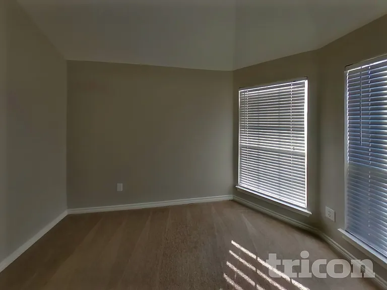 1217 Glencoe Dr — Photo 11