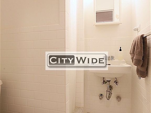5th image of 222 E 89th St APT 14