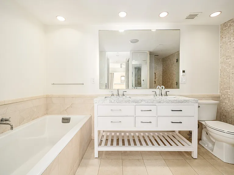 136 W 17th St #5 — Photo 8