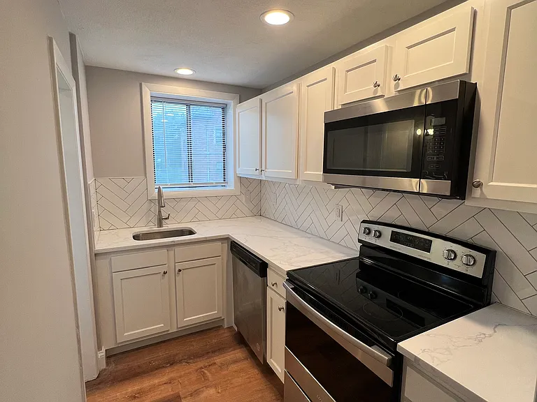 75 & 77 Elm Street — Photo 36
