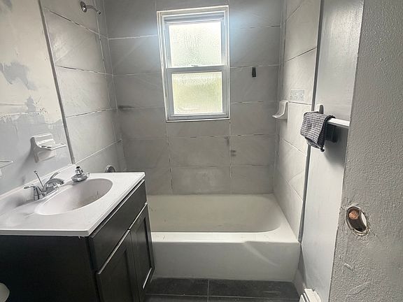 3rd image of 514-16 Lidgerwood Ave #B4