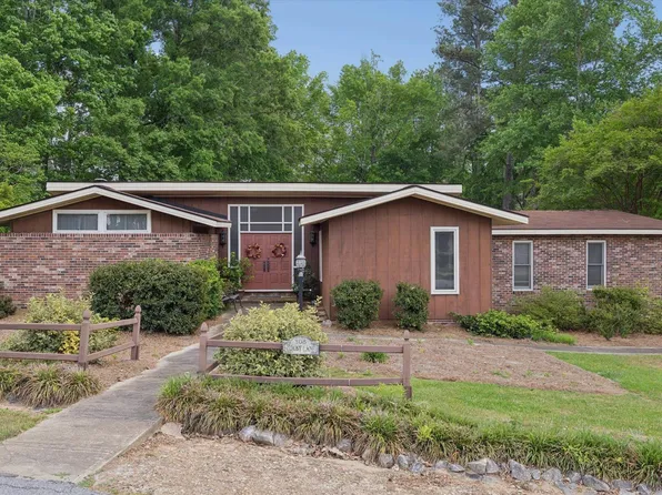 105 Derby Ln, Clinton, SC 29325