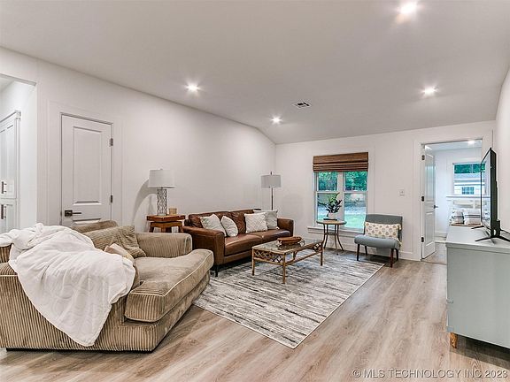 5th image of 524 N Ash Ave