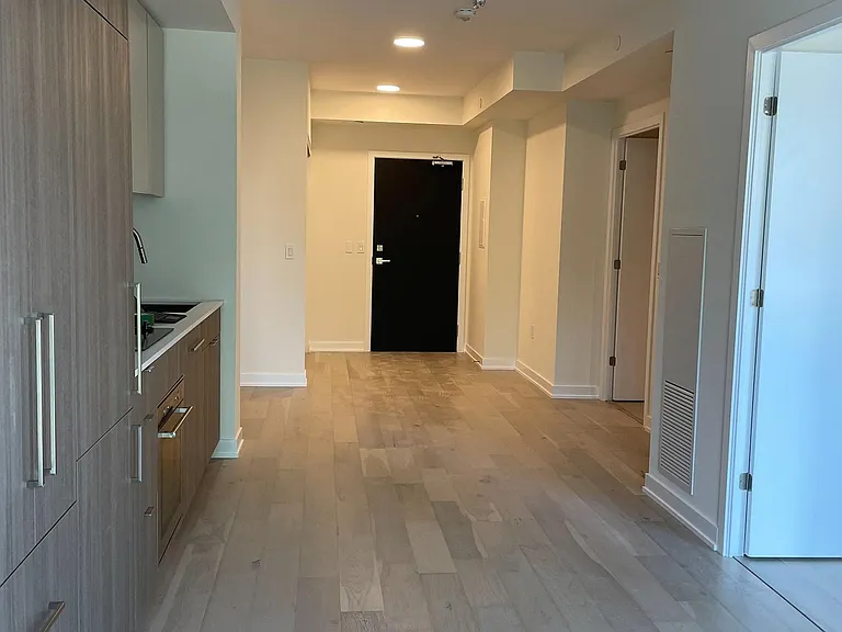 840 Saint Clair Ave W #401 — Photo 3