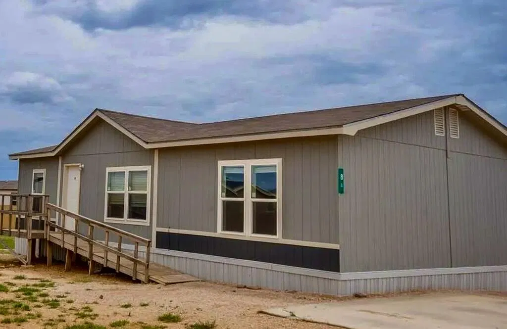 3 bed, 2.0 bath, 1232 sqft, $1,575 — Photo 1