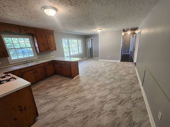 3rd image of 3203 Evergreen Ave