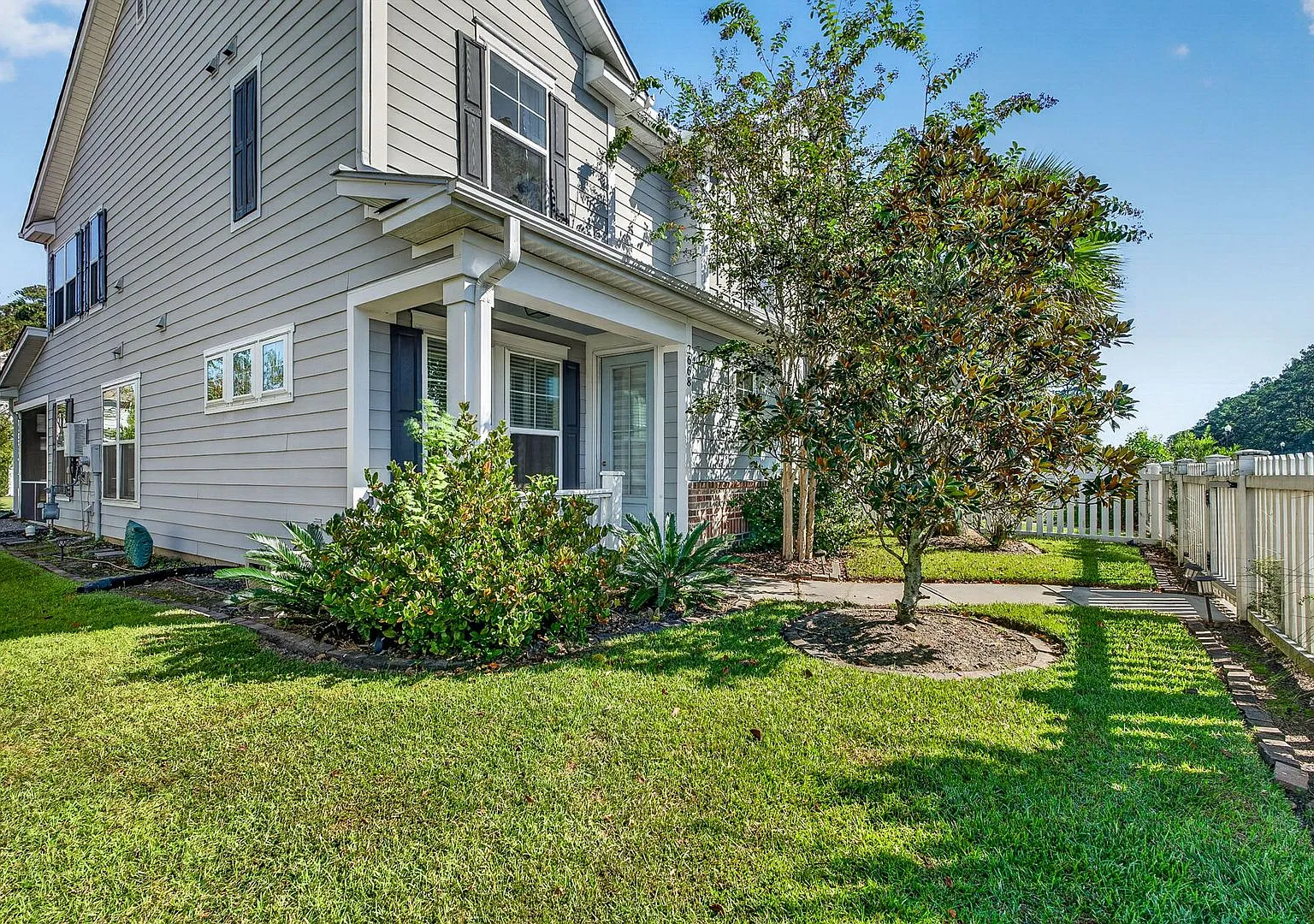 Enjoy the Best of Mount Pleasant Living — Photo 4