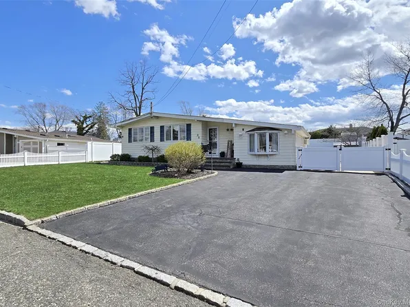 25 Peter Road, Ronkonkoma, NY 11779