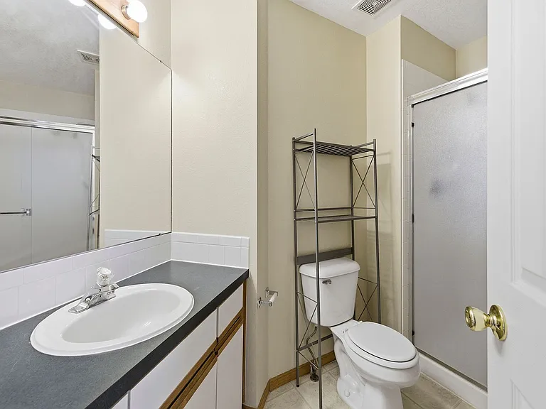 1637 Westbridge Dr #J2 — Photo 16