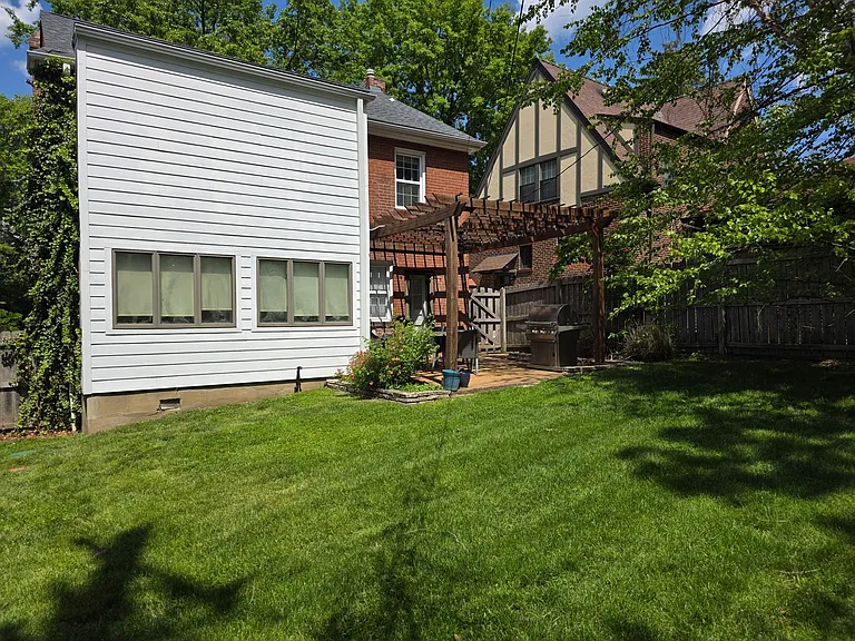 7264 Northmoor Dr — Photo 2