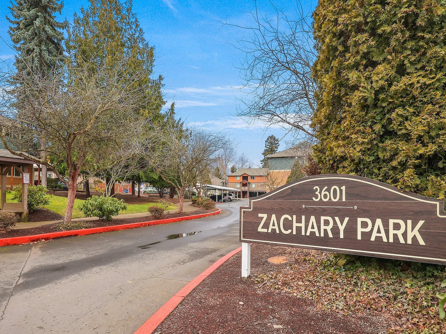 Zachary Park Apartments — Photo 1
