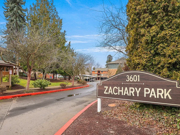 Zachary Park Apartments — Photo 1