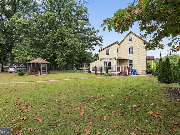 4th image of 1115 Bridgeboro Rd