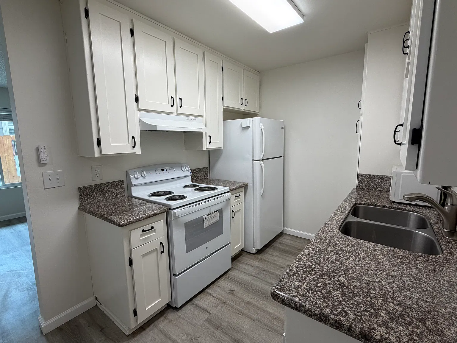 1 bed, 650 sqft, $2,100 — Photo 2