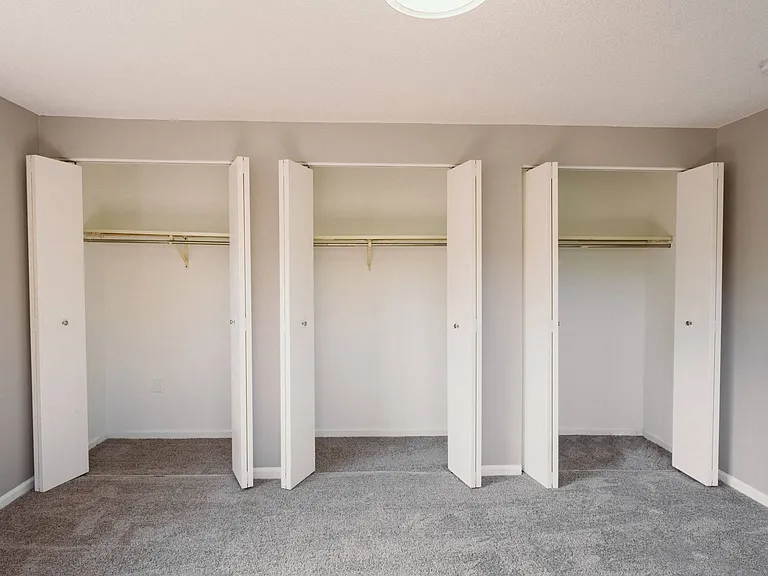 BAY SHORE APARTMENTS — Photo 11