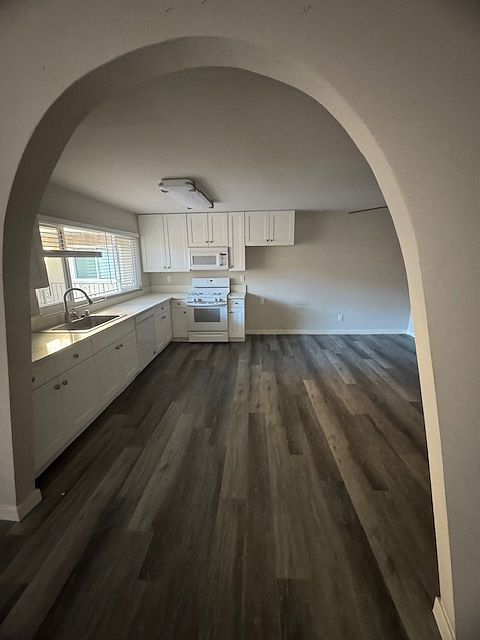1st image of 4625-1 Sylmar Ave #202