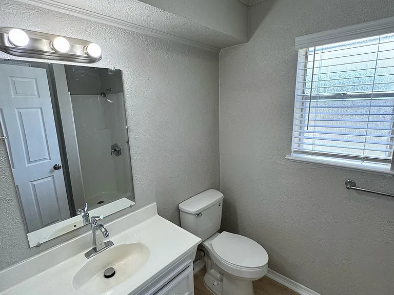 6000 Lindy Ln — Photo 13