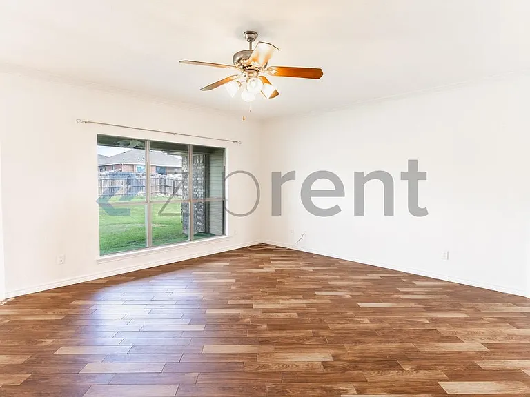 1803 Jesse Dr — Photo 3