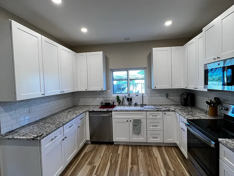 1432 E Saint Catherine Ave — Photo 4