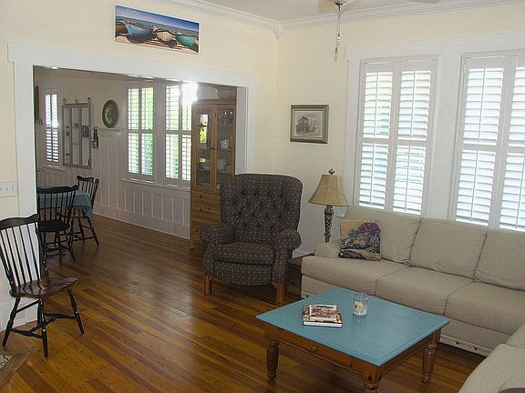 4th image of 42 Rohde Ave