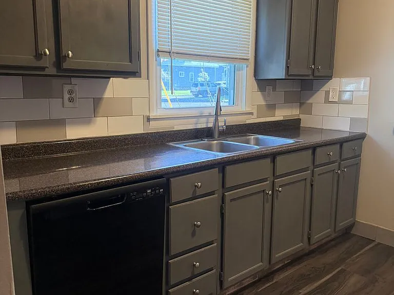 300 N Highland Ave — Photo 10