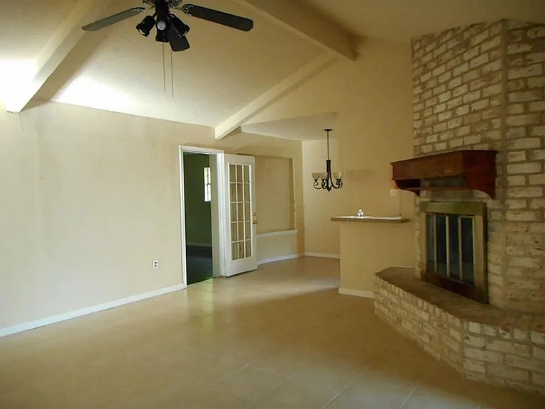 11226 Concho St — Photo 3