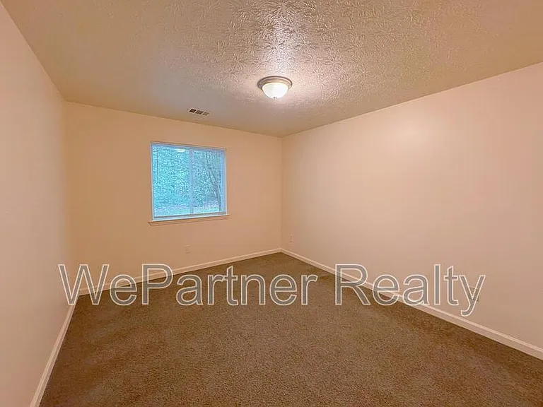 7416 Dartmouth Ct — Photo 10