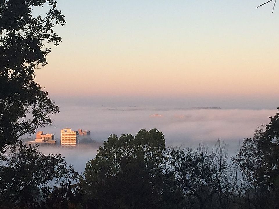 1st image of 120 W Skyline Dr