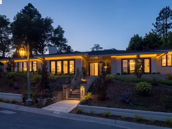 30 Lincolnshire Dr, Oakland, CA 94618