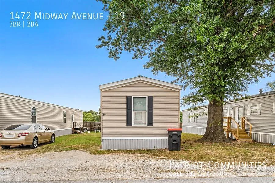 3 bed, $1,100 — Photo 2