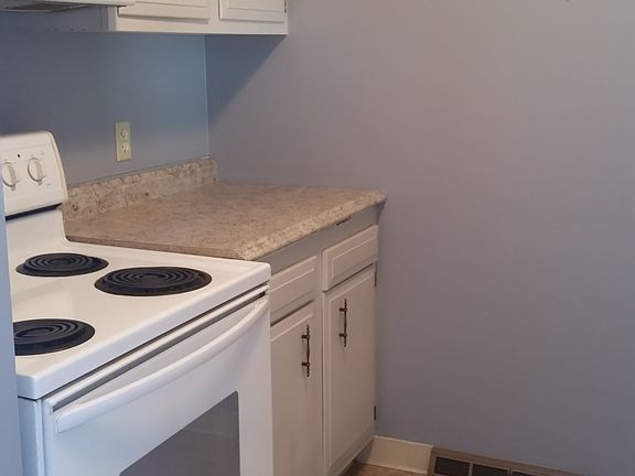 Stove, Fridge, Dishwasher included