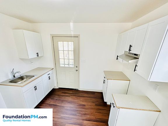 3rd image of 4450 Sunny View Dr