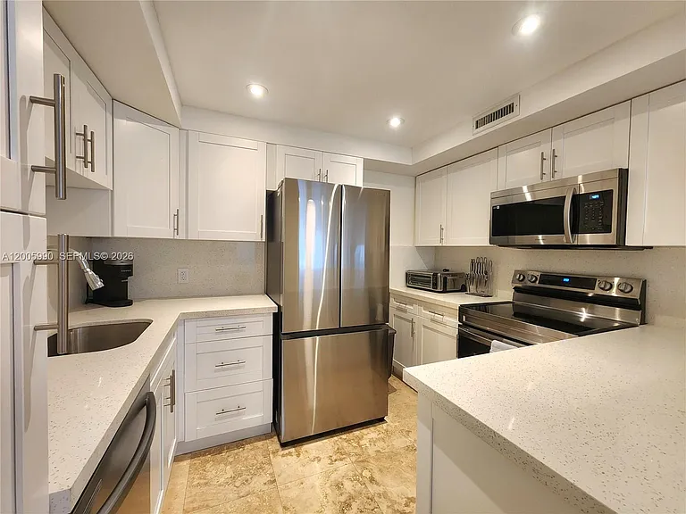 3505 S Ocean Dr #209 — Photo 9