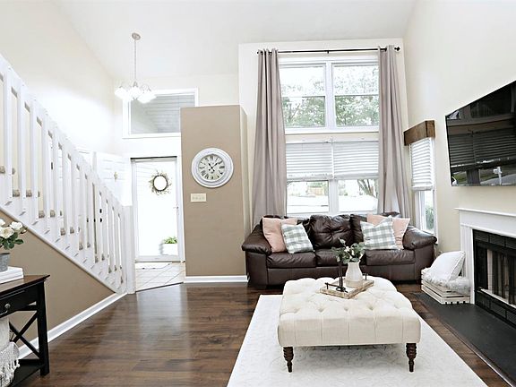 4th image of 421 Southbrook Dr