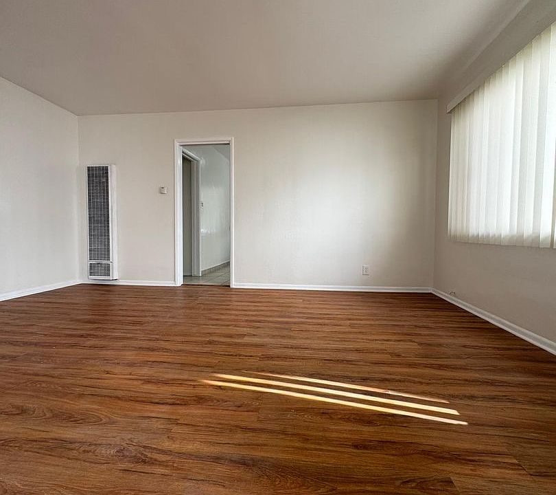 1st image of 1336-1340 W 9th St