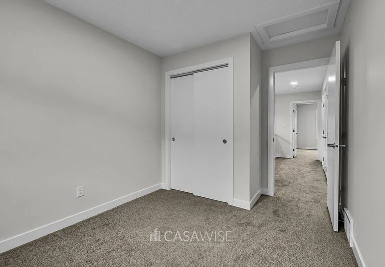 1071 Berg Pl — Photo 13