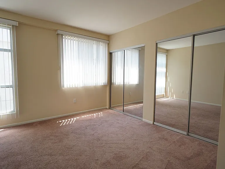 922 W 23rd St #202 — Photo 14