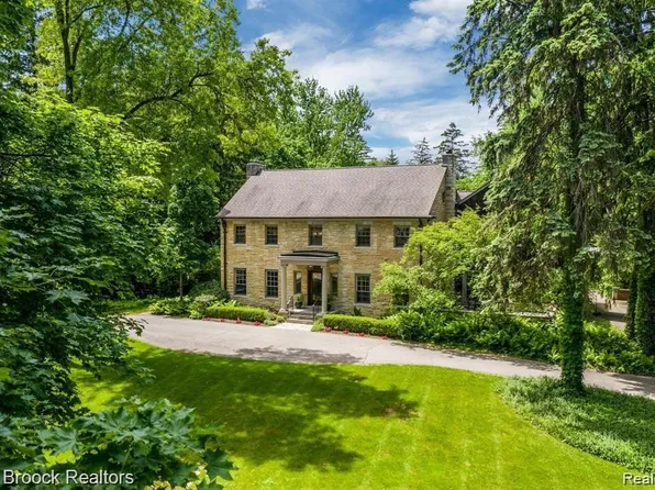 1333 N Glengarry Rd, Bloomfield Hills, MI 48301