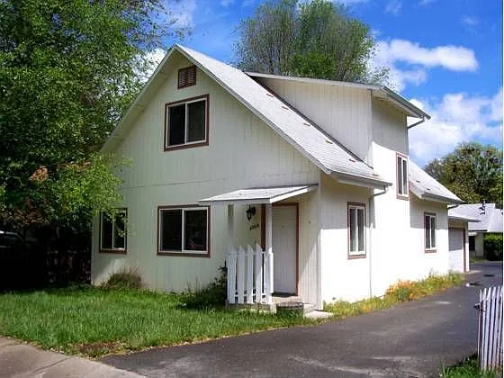 406 Broadway St photo 1