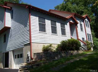 22 Angela Dr, Putnam Valley, NY 10579