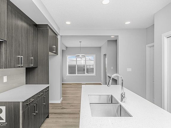 3rd image of 719 Cambrian Blvd