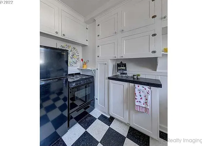 1811 NW Couch St — Photo 13