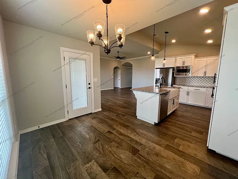 9007 Hawthorne Ln — Photo 9