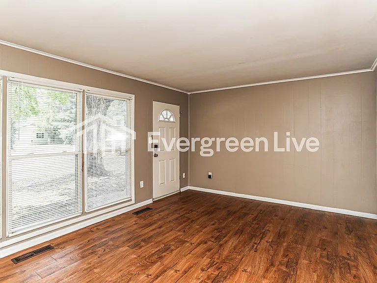 9622 Sacramento St — Photo 4