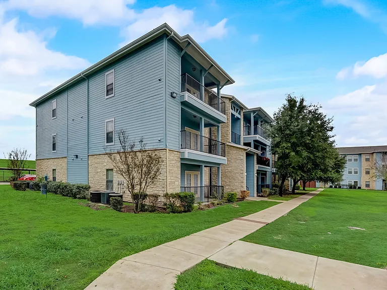 Oasis at Plum Creek Apartments — Photo 13