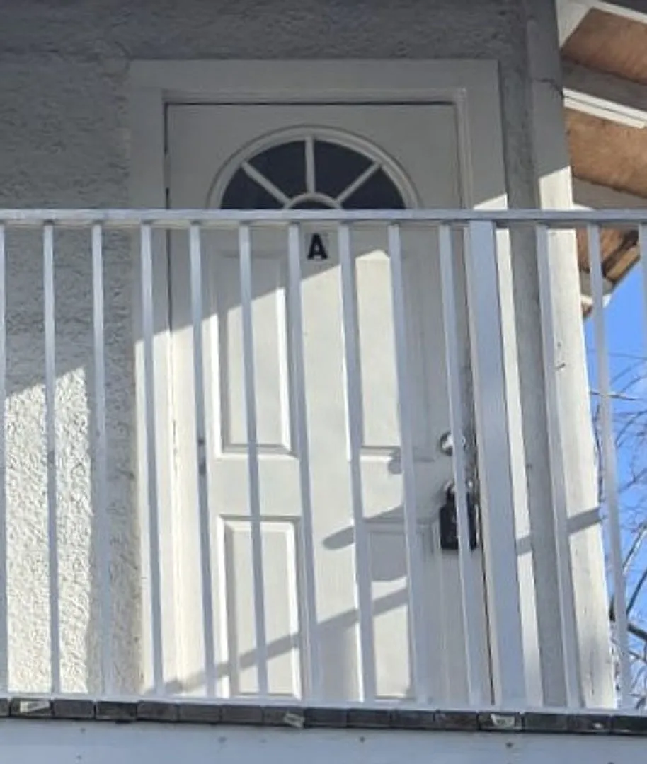 306 - 314 N Lakeside Ct — Photo 2