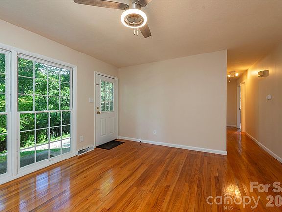 5th image of 76 Maple Springs Rd