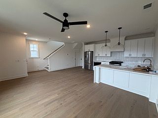 3rd image of 1708 Carvell Ave