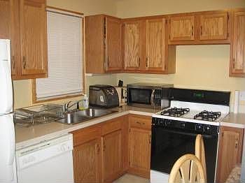 2nd image of 3247 W Belle Plaine Ave